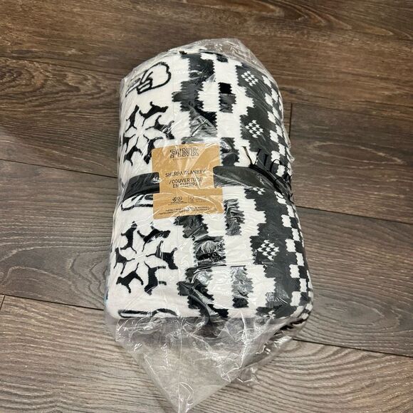 Victoria’s Secret Pink Women’s Fair Isle Patterned Sherpa Blanket New - Picture 1 of 4